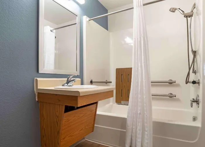 Extended America Select - - East Hotel 2*