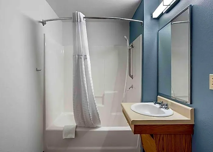 Extended America Select - - East Hotel